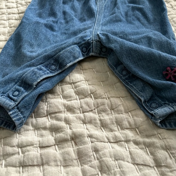 Vintage 90’s Oshkosh B’Gosh Girls Denim Floral Overalls 6-9 Months - Picture 3 of 7